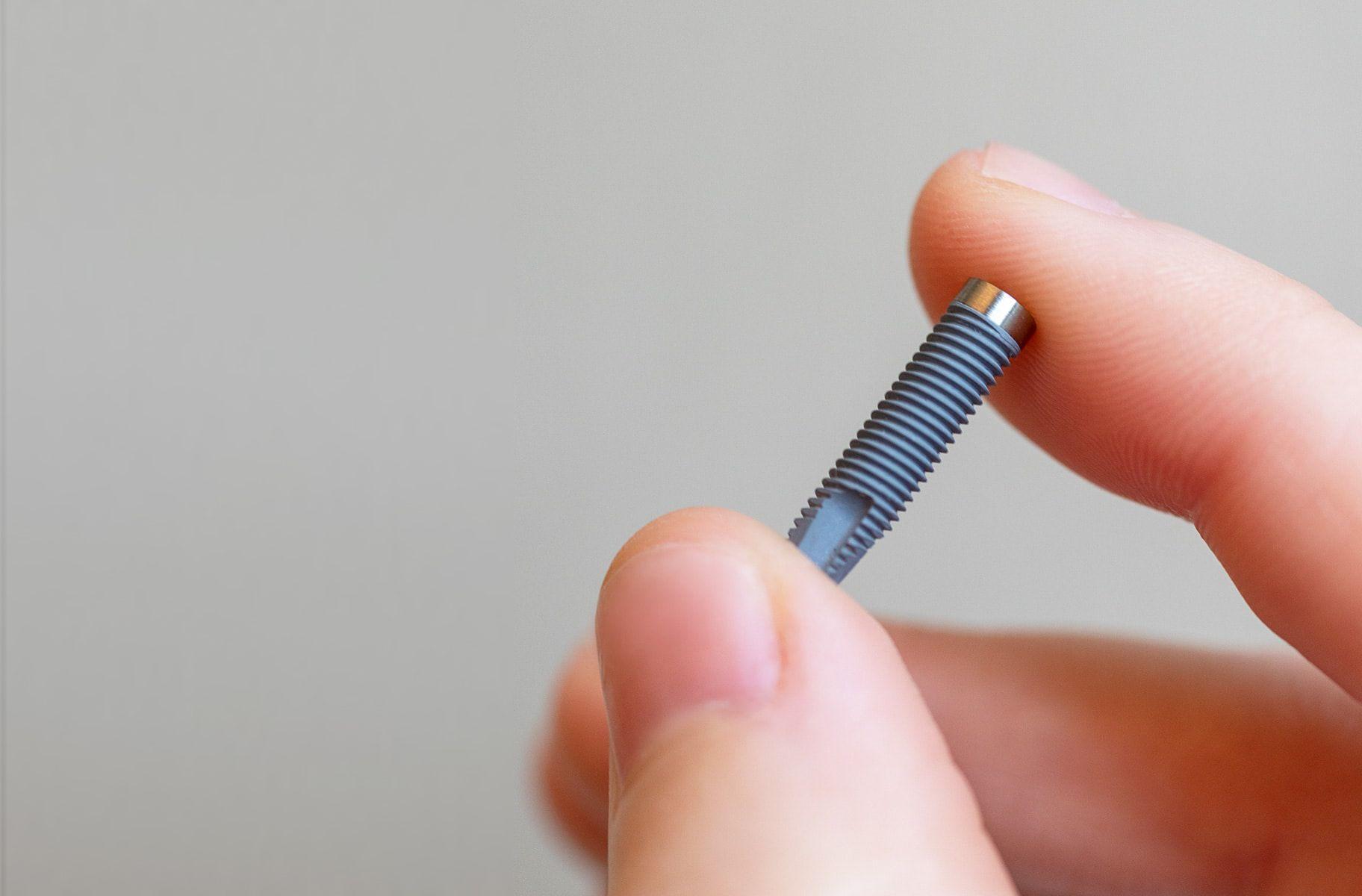 Implanturi dentare - Clinica Brânzan