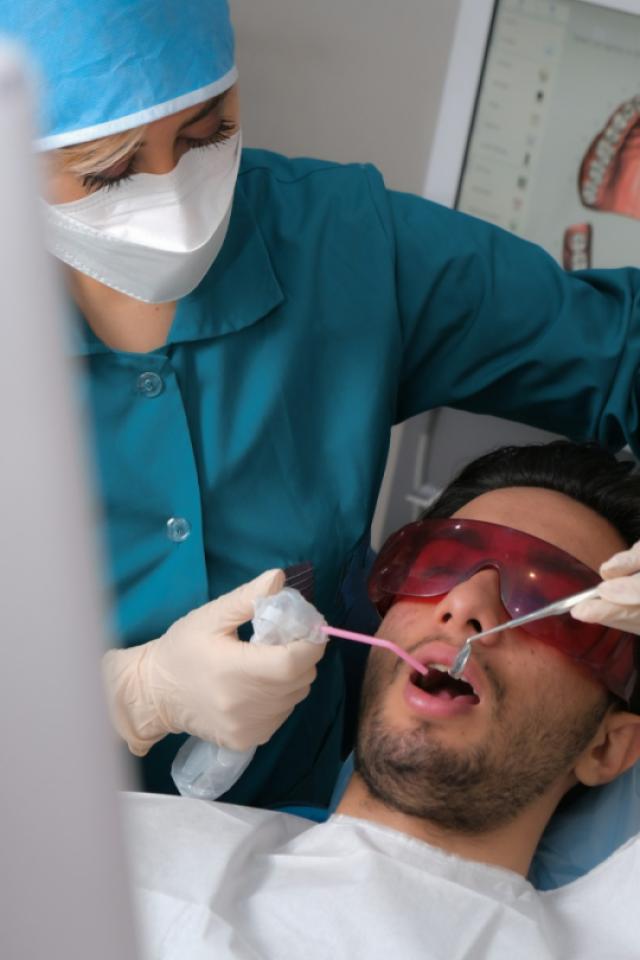 Fotografie Cristian Popovici - Medic stomatolog, endodonție și terapie conservatoare